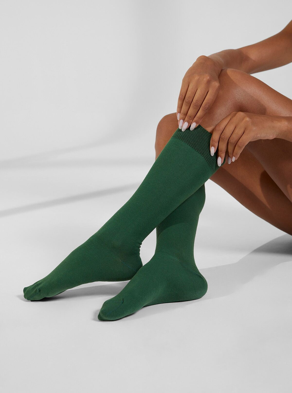 Nutritive Q10 Socks in Solid Meadow Green