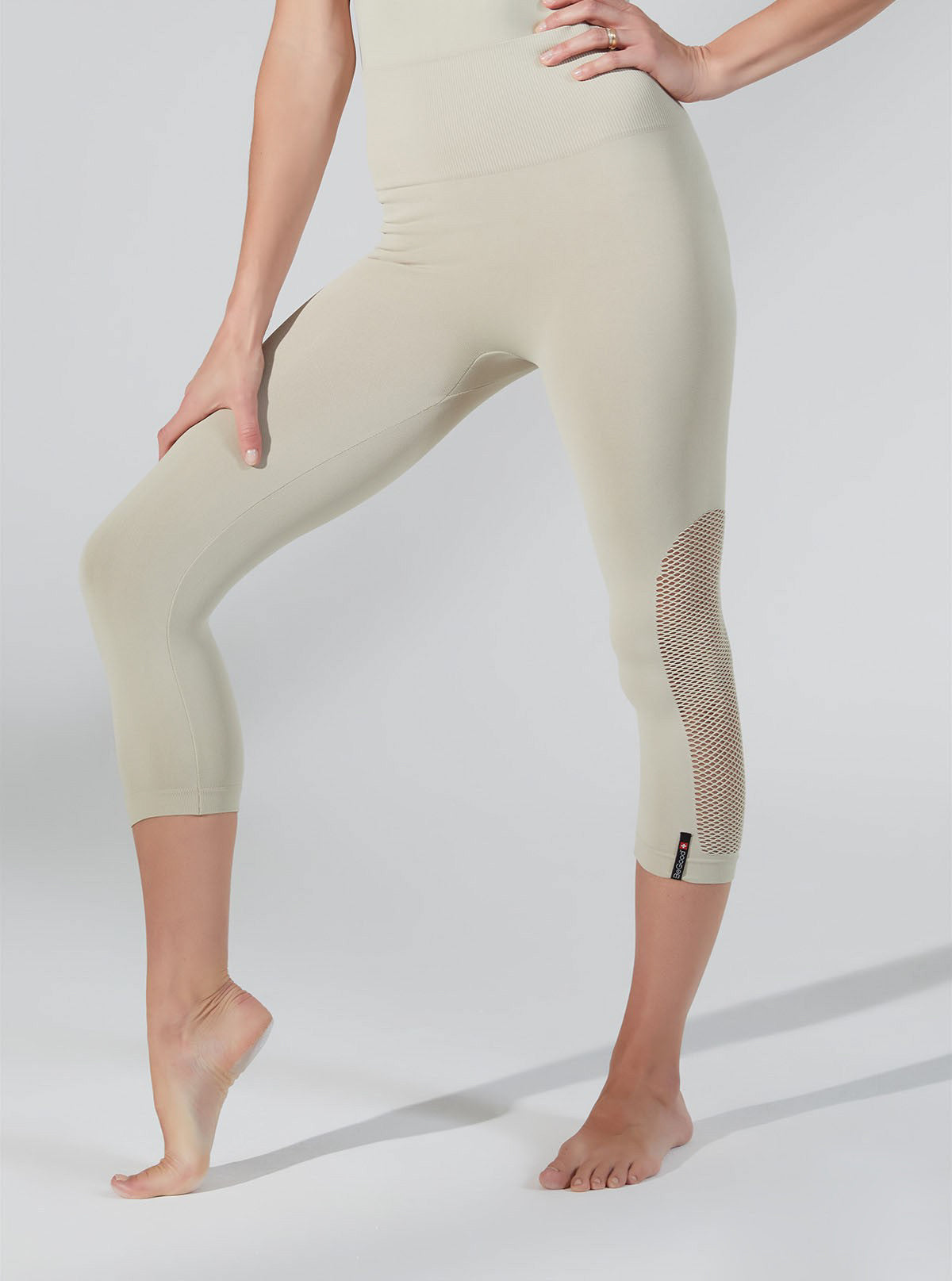 LEGGINGS CAPRI DONNA INSERTO TRAFORATO CORDA