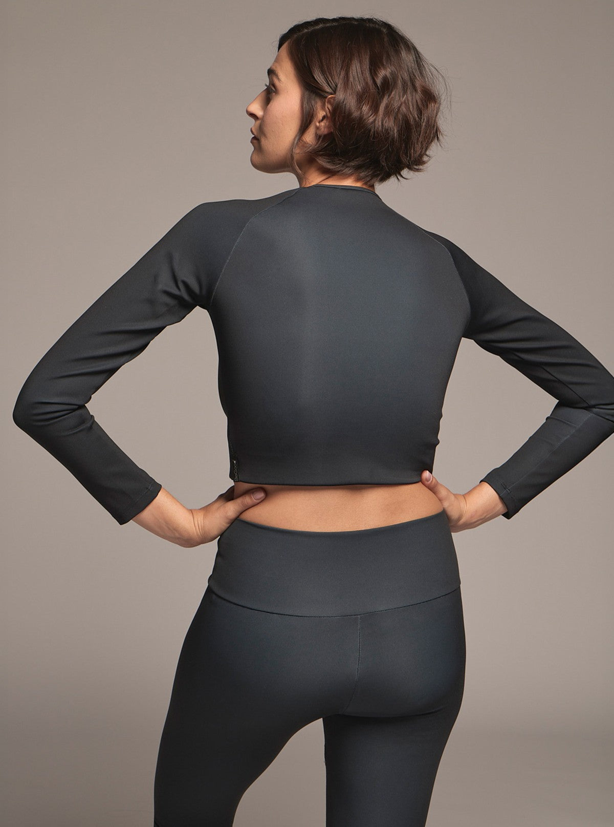 Figurbetontes Langarm-Crop-Top - Glam Active Smoky Black