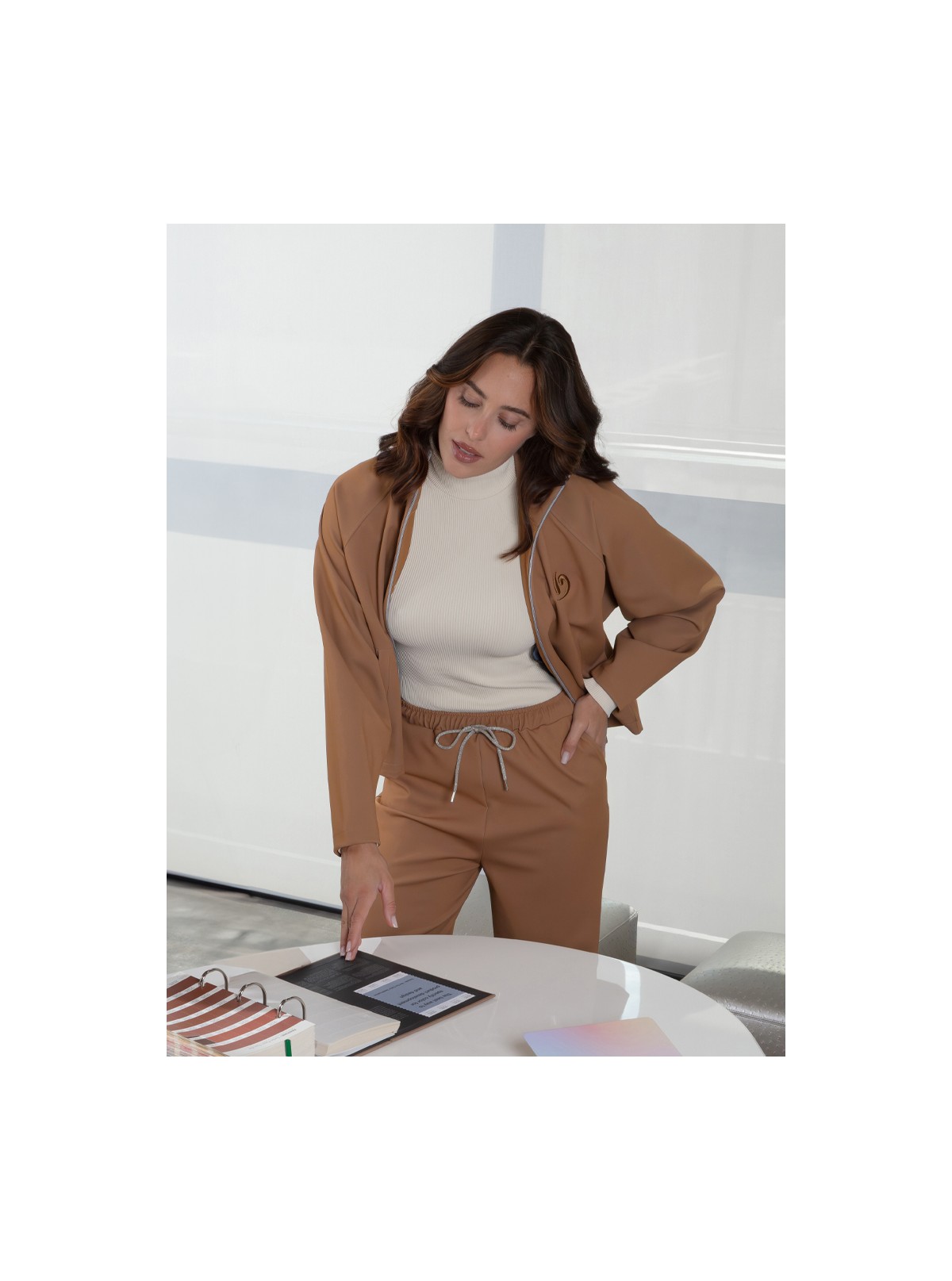 Giacca da donna con tasche + Pantalone Joggers + Maglia Lupetto in Costina