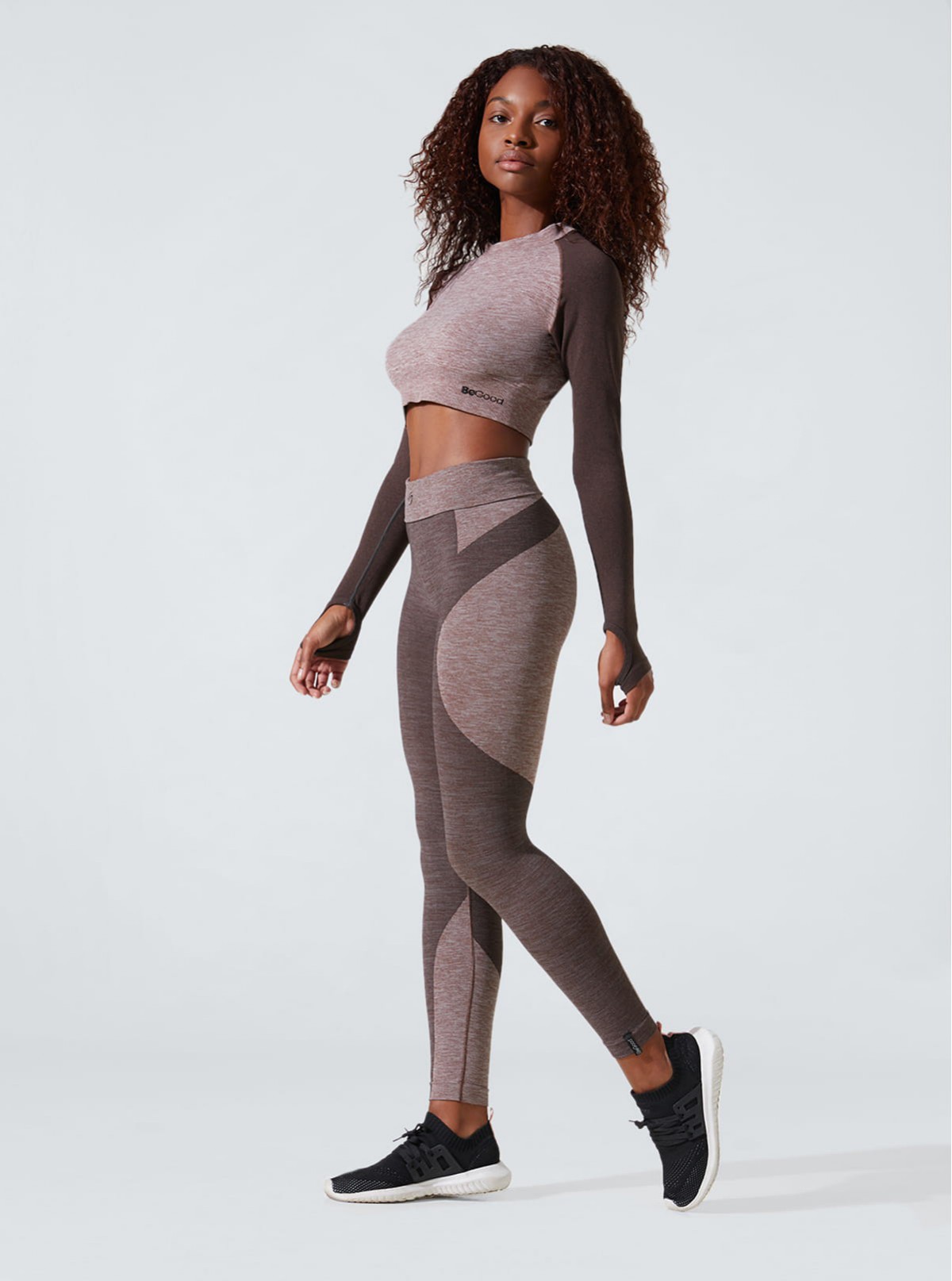 Sport slimming outfit: Long-sleeve top with draining and hydrating leggings