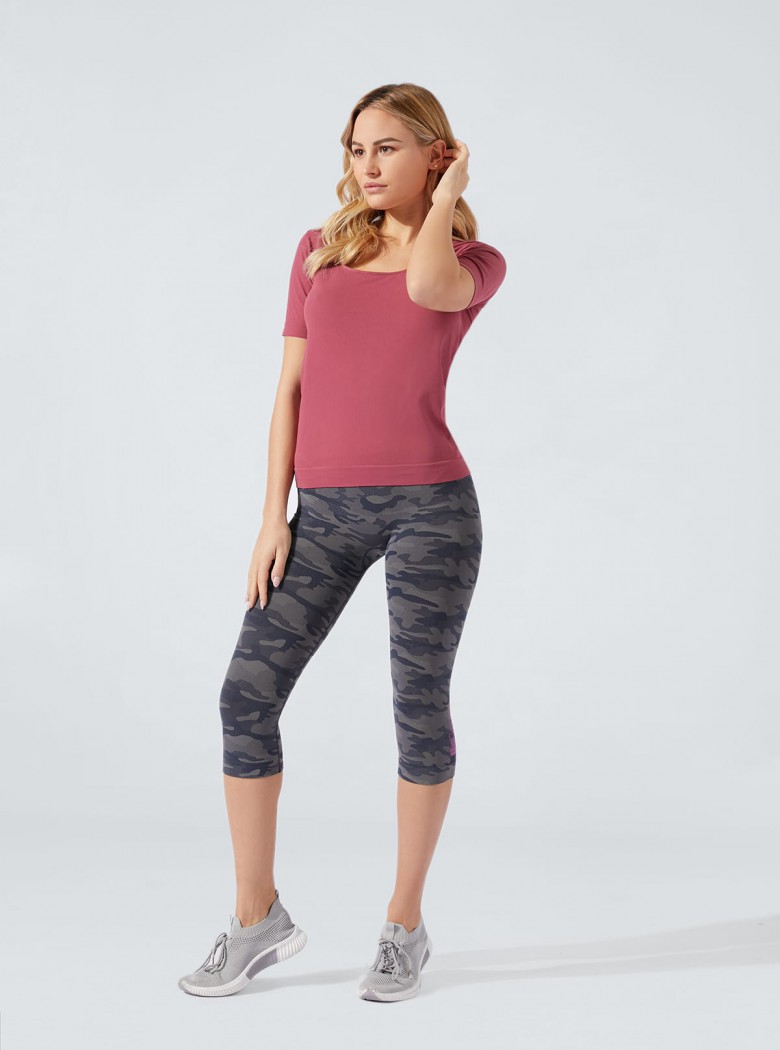 Women's Sport Outfit: comfort t-shirt + camouflage Capri trousers |  