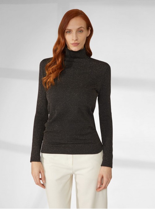 Shaping Turtleneck Top in Lurex