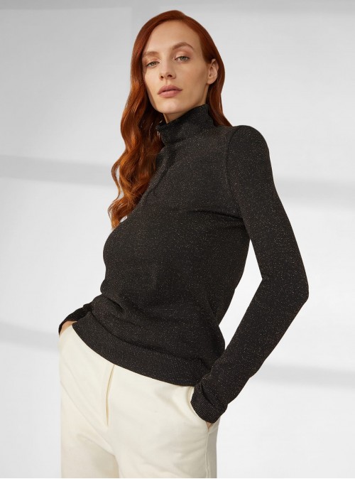 Shaping Turtleneck Top in Lurex