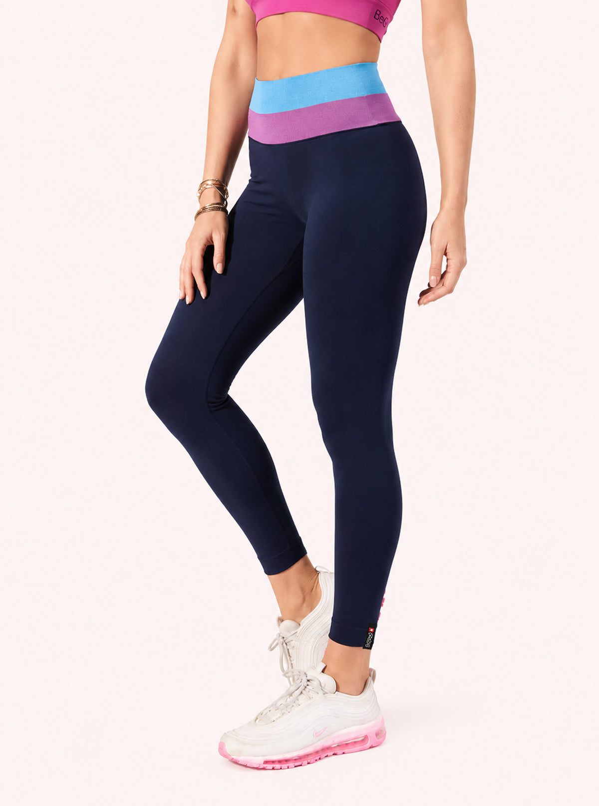 Slim Leggings mit blau-hellblau-violetten Streifen