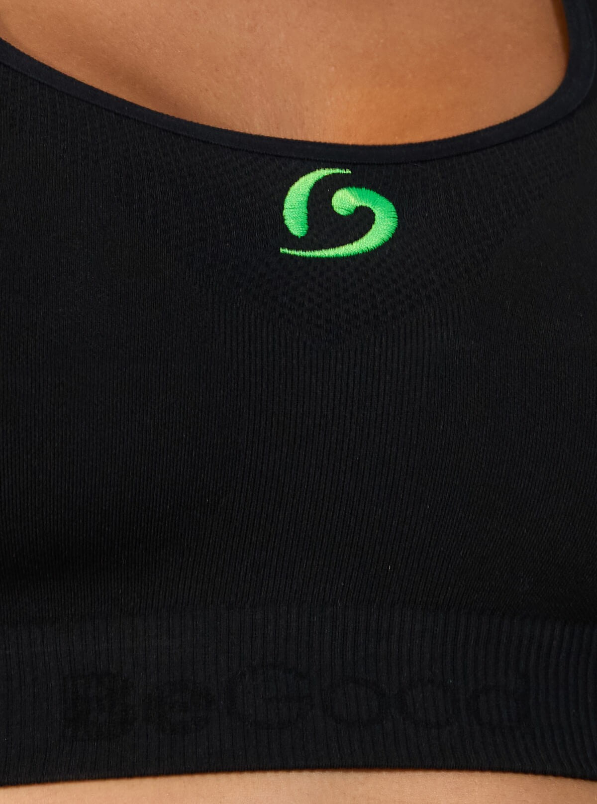 Blickdichtes Melange-Sporttop mit besticktem Logo Schwarz-Grün