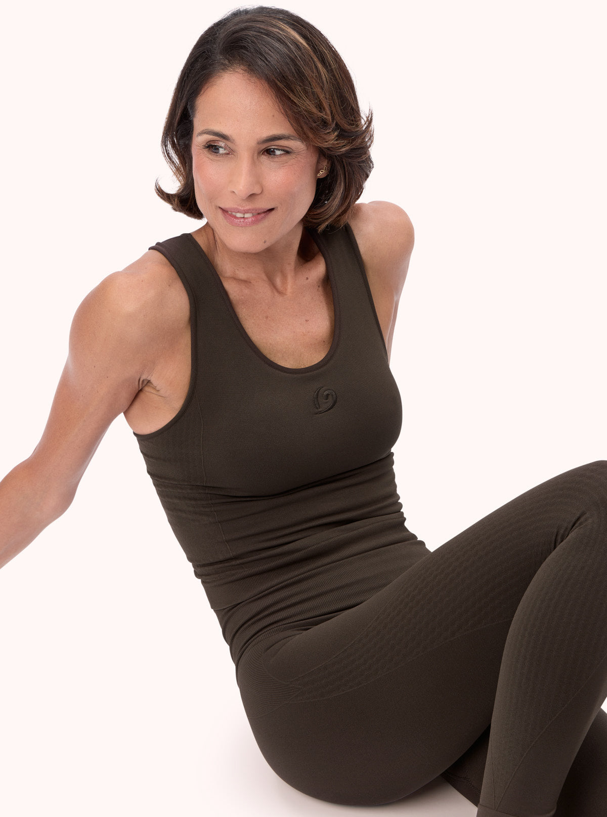 Crop-Tanktop mit Details Schokolade