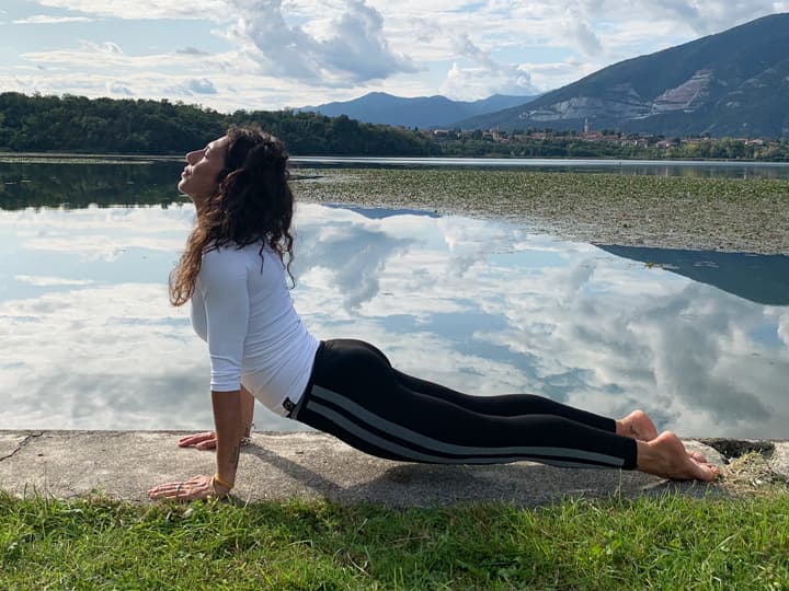 Postura Yoga con abbigliamento BeGood®